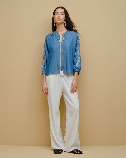 Blusa con mangas bordadas Leia