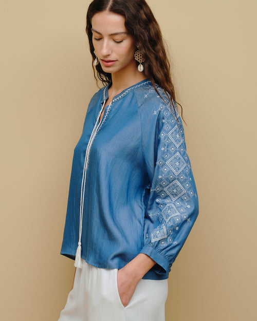 Blusa con mangas bordadas Leia Hover