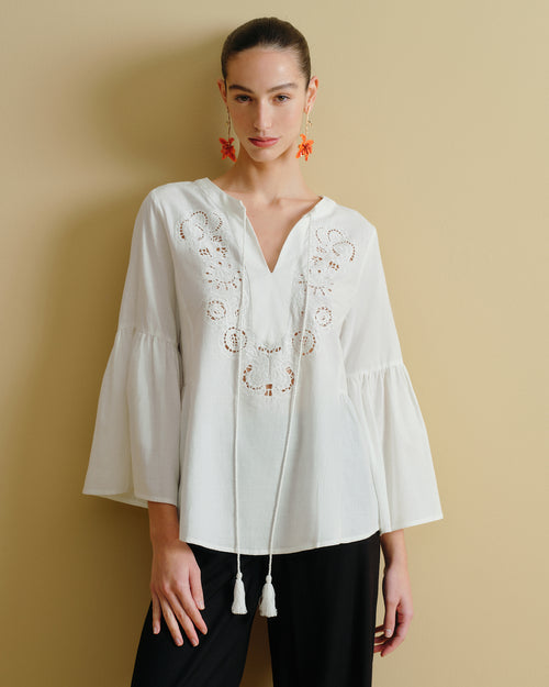 Blusa con bordado en el frente Camelia