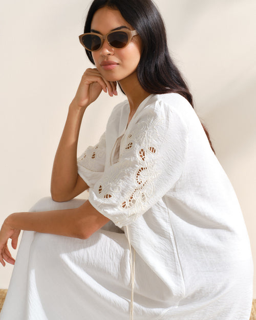 Vestido largo con mangas bordadas Yali Hover
