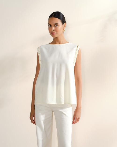 Blusa con trenzado en sisas de mangas Malena