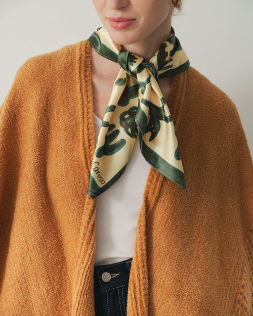 Pañoleta estampada Incondicional (Camila de la Fuente)