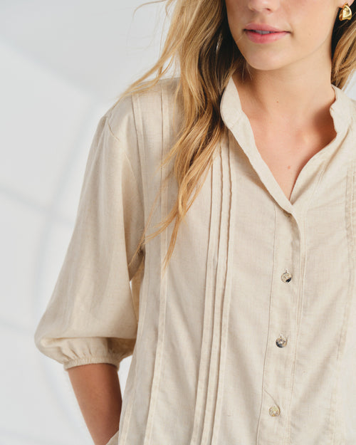 Blusa con lino cuello Mao con alforzas Camila Hover