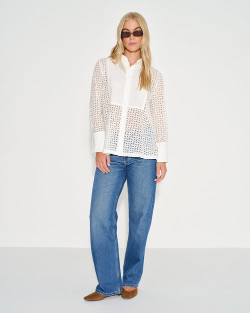 Blusa camisera bordado perforado Noa