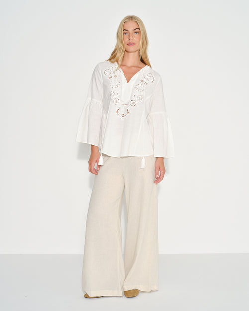 Blusa con bordado en el frente Camelia