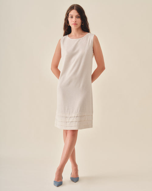 Vestido corto Leonor  con tres tablones en la orilla de bajos