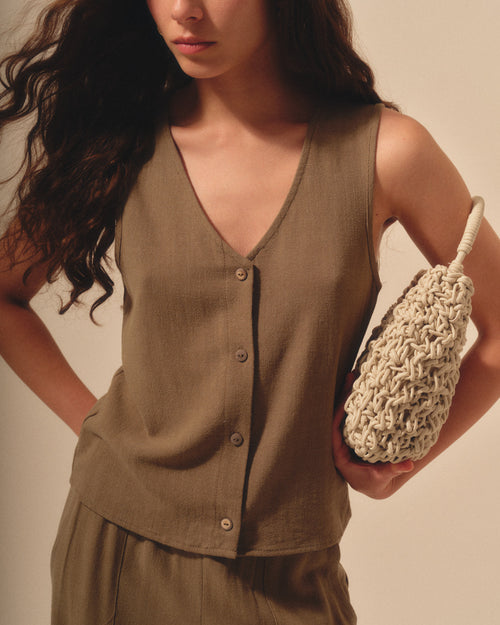 Blusa Clara sin mangas con Botones Hover