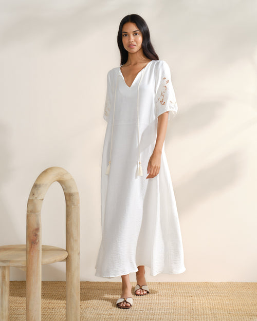 Vestido largo con mangas bordadas Yali