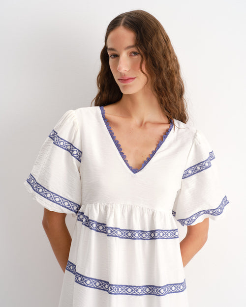 Vestido blanco con bordados azules Lagan Hover