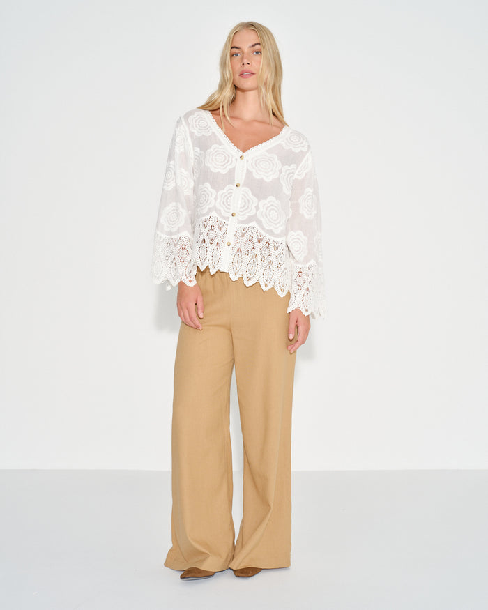 Blusa camisera manga larga acabados en crochet Bari