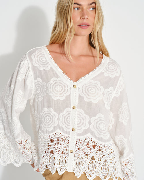 Blusa camisera manga larga acabados en crochet Bari Hover
