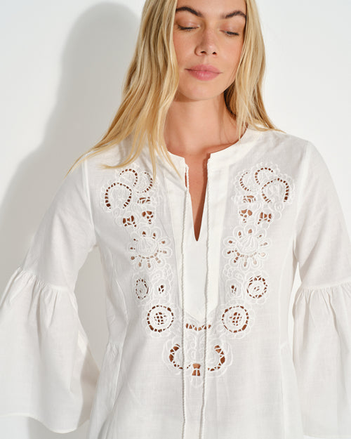 Blusa con bordado en el frente Camelia Hover